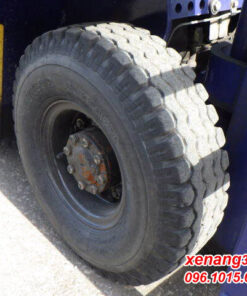 Xe nâng điện 1 tấn Komatsu FB10EX-8 sản năm 2000 chất lượng tốt Lốp xe