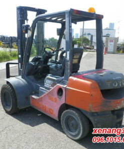 Xe nâng dầu 2.8 tấn Toyota 50-8FD28 số sàn lốp kép dịch giá đẹp|Diesel forklift 2.8 ton Mặt sau xe nâng dầu 2.8 tấn Komatsu 8FD28