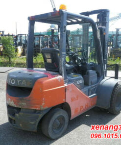 Xe nâng dầu 2.8 tấn Toyota 50-8FD28 số sàn lốp kép dịch giá đẹp|Diesel forklift 2.8 ton Mặt sau xe nâng dầu 2.8 tấn Komatsu 8FD28