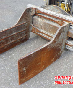 Xe nâng điện 2 tấn Komatsu FB20-12 bale clamp sản xuất 2015 đẹp Bale clamp