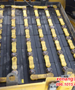 Xe nâng điện 2 tấn Komatsu FB20-12 bale clamp sản xuất 2015 đẹp Bình ắc quy