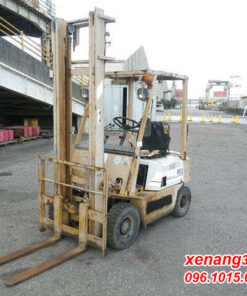 Mặt trước xe nâng xăng 1 tấn Komatsu FG10-14