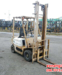 Mặt trước xe nâng xăng 1 tấn Komatsu FG10-14