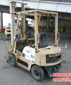 Mặt sau xe nâng xăng 1 tấn Komatsu FG10-14