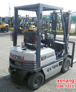 Xe nâng xăng 1 tấn Komatsu FG10L-15 số sàn đẹp giá rẻ Mặt sau xe nâng xăng 1 tấn Komatsu FG15L-15