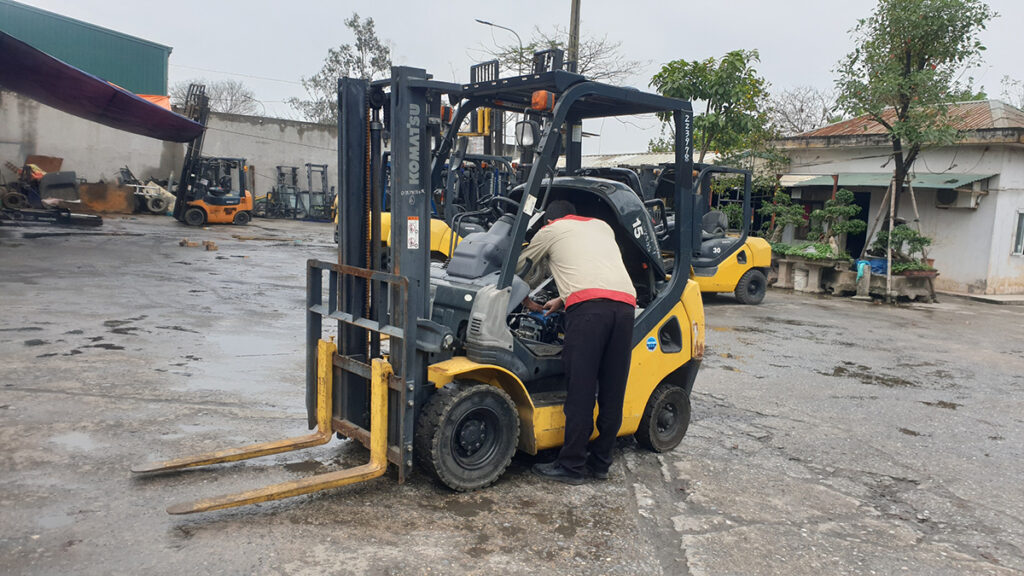 7 Kinh Nghiệm mua xe nâng cũ và lựa chọn kiểm tra xe nâng chất lượng cao giá tốt 2024 Kinh nghiệm mua xe nâng cũ