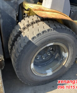 Xe nâng dầu 5 tấn Komatsu FH50-1 số tự động sản xuất 2013 tháp nâng 4m cực đẹp Lốp kép hơi trước