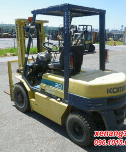 Mặt sau xe nâng xăng 2 tấn Komatsu FG20-11-461257
