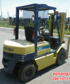 Mặt sau xe nâng xăng 2 tấn Komatsu FG20-11-461257