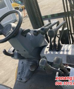 Xe nâng dầu 2.5 tấn Komatsu FD25C-16 gật gù số sàn|Diesel counterbalance Truck Cabin lái