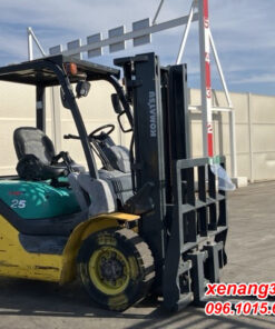 Xe nâng dầu 2.5 tấn Komatsu FD25C-16 gật gù số sàn|Diesel counterbalance Truck Mặt trước xe nâng dầu 2.5 tấn Komatsu FD25C-16-gat-gu