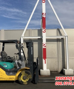 Xe nâng dầu 2.5 tấn Komatsu FD25C-16 gật gù số sàn|Diesel counterbalance Truck Mặt bên xe nâng dầu 2.5 tấn Komatsu FD25C-16-gat-gu