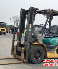 Xe nâng dầu 2.5 tấn Komatsu FD25T-16-731583 số tự động đẹp dịch giá|Diesel counterbalance Truck Mặt trước xe nâng dầu 2.5 tấn Komatsu FD25T-16-731583