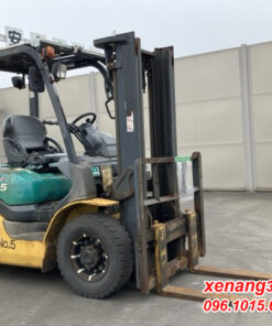 Xe nâng dầu 2.5 tấn Komatsu FD25T-16-731583 số tự động đẹp dịch giá|Diesel counterbalance Truck Mặt trước xe nâng dầu 2.5 tấn Komatsu FD25T-16-731583