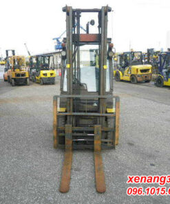 Xe nâng dầu 2.5 tấn Komatsu FD25T-17 số tự động đẹp dịch càng cao 4m|Diesel counterbalance Truck 322650 Mặt trước xe nâng dầu 2.5 tấn Komatsu FD25T-17-322650