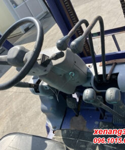 Xe nâng dầu 2 tấn Komatsu FD20C-12 số sàn còn đẹp nâng hạ cơ bản Cabin