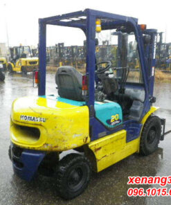 Xe nâng dầu 2 tấn Komatsu FD20C-14 số sàn đẹp mâm xoay|Diesl counterbalance Truck 553227 Mặt sau xe nâng dầu 2 tấn Komatsu FD20C-14-553227
