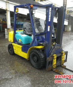 Xe nâng dầu 2 tấn Komatsu FD20C-14 số sàn đẹp mâm xoay|Diesl counterbalance Truck 553227 Mặt trước xe nâng dầu 2 tấn Komatsu FD20C-14-553227