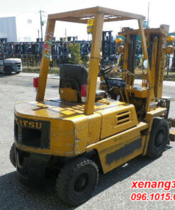 Mặt sau xe nâng xăng 2 tấn Komatsu FG20-7 106573