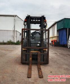 Xe nâng xăng 1.5 tấn Komatsu FG15W-20-655525 số sàn cao 3m| Gasoline forklift Mặt trước xe nâng xăng 1.5 tấn Komatsu FG15W-20 655525
