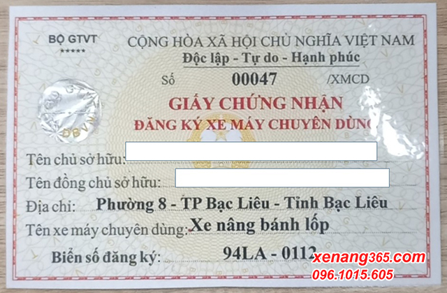 Thủ tục đăng kí biển số xe nâng như thế nào? Điều kiện để đăng kí biển số xe nâng là gì? Xe nâng có thể được sử dụng ở ngoài đường không? Giấy chứng nhận đăng kí xe nâng mặt trước