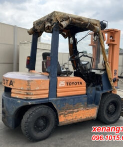 Mặt sau xe nâng dầu 2.5 tấn Toyota 5FD25 23100