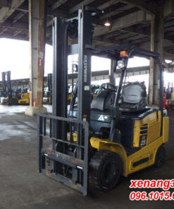 Mặt trước xe nâng điện 2.5 tấn 304721V