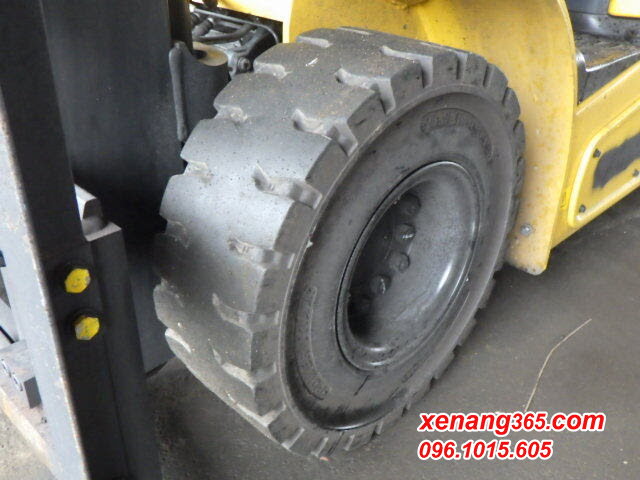 xe-nang-dien-2-5-tan-FE25-1-304721 (10) Lốp xe