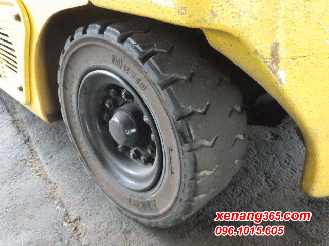 xe-nang-dien-2-5-tan-FE25-1-304721 (11) Lốp xe