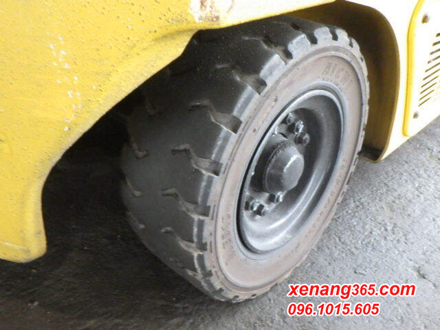xe-nang-dien-2-5-tan-FE25-1-304721 (12) Lốp xe