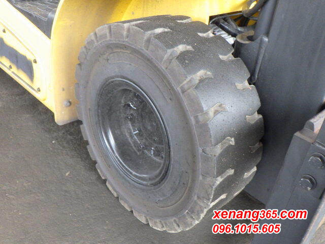 xe-nang-dien-2-5-tan-FE25-1-304721 (9) Lốp xe