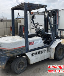 Xe nâng dầu 2.5 tấn Komatsu FD25-11-348733 số sàn gật gù lốp kép|Diesel counterbalance Truck Mặt sau xe nâng dầu 2.5 tấn Komatsu FD25-11-348733