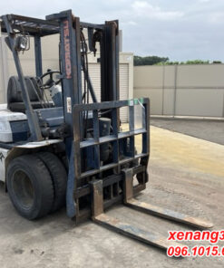 Xe nâng dầu 2.5 tấn Komatsu FD25-11-348733 số sàn gật gù lốp kép|Diesel counterbalance Truck Mặt trước xe nâng dầu 2.5 tấn Komatsu FD25-11-348733