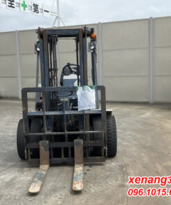 Xe nâng dầu 2.5 tấn Komatsu FD25-11-348733 số sàn gật gù lốp kép|Diesel counterbalance Truck Mặt trước xe nâng dầu 2.5 tấn Komatsu FD25-11-348733
