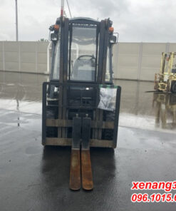 Mặt trước xe nâng dầu 2.5 tấn Komatsu FD25H-11-371856