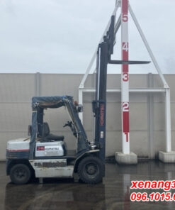 Mặt bên xe nâng dầu 2.5 tấn Komatsu FD25H-11-371856
