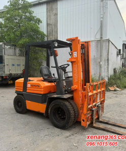 Xe nâng dầu 2.5 tấn Toyota 5FD25 – 44342 số sàn gật gù lốp kép|Diesel counterbalance Truck Mặt trước xe nâng dầu 2.5 tấn Toyota 5FD25 18532