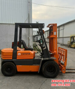 Xe nâng dầu 2.5 tấn Toyota 5FD25 – 44342 số sàn gật gù lốp kép|Diesel counterbalance Truck Mặt bên xe nâng dầu 2.5 tấn Toyota 5FD25 18532