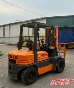 Xe nâng dầu 2.5 tấn Toyota 5FD25 – 44342 số sàn gật gù lốp kép|Diesel counterbalance Truck Mặt sau xe nâng dầu 2.5 tấn Toyota 5FD25 18532