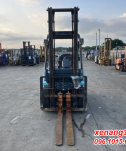 Xe nâng dầu 2.5 tấn Toyota 7FD25 – 24084 số sàn cao 4m|Diesel counterbalance Truck Mặt trước xe nâng dầu 2.5 tấn Toyota 7FD25-24084