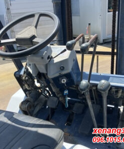 Xe nâng dầu 2 tấn Komatsu FD20-11-438337 số sàn lốp kép|Diesel counterbalance Truck Cabin