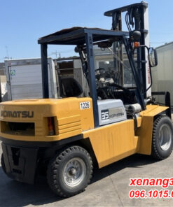 Xe nâng dầu 3.5 tấn Komatsu FD35-5-32425 số sàn lốp kép dịch giá|Diesel counterbalance Truck Mặt sau xe nâng dầu 3.5 tấn Komatsu FD35-5-32425