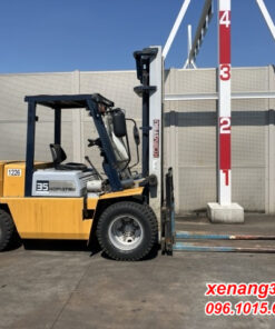 Xe nâng dầu 3.5 tấn Komatsu FD35-5-32425 số sàn lốp kép dịch giá|Diesel counterbalance Truck Mặt bên xe nâng dầu 3.5 tấn Komatsu FD35-5-32425