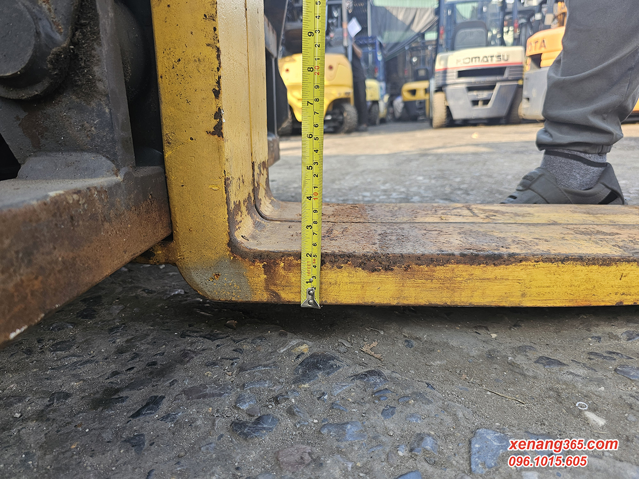 Bảng đo kích thước xe nâng dầu 2.5 tấn Komatsu FD25C-16, FD25T-16 gật gù, lốp kép Kích thước càng xe nâng dầu 2.5 tấn Komatsu FD25C-16 độ dài 2