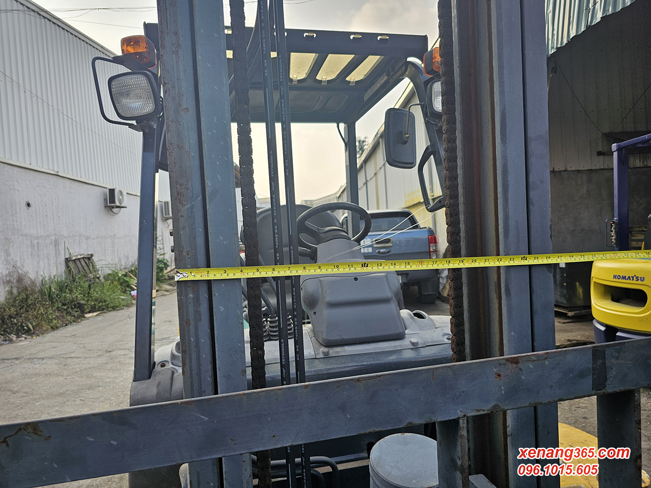 Bảng đo kích thước xe nâng dầu 2.5 tấn Komatsu FD25C-16, FD25T-16 gật gù, lốp kép Kích thước chiều rộng bao ngoài tháp nâng xe nâng dầu 2.5 tấn Komatsu FD25C-16-