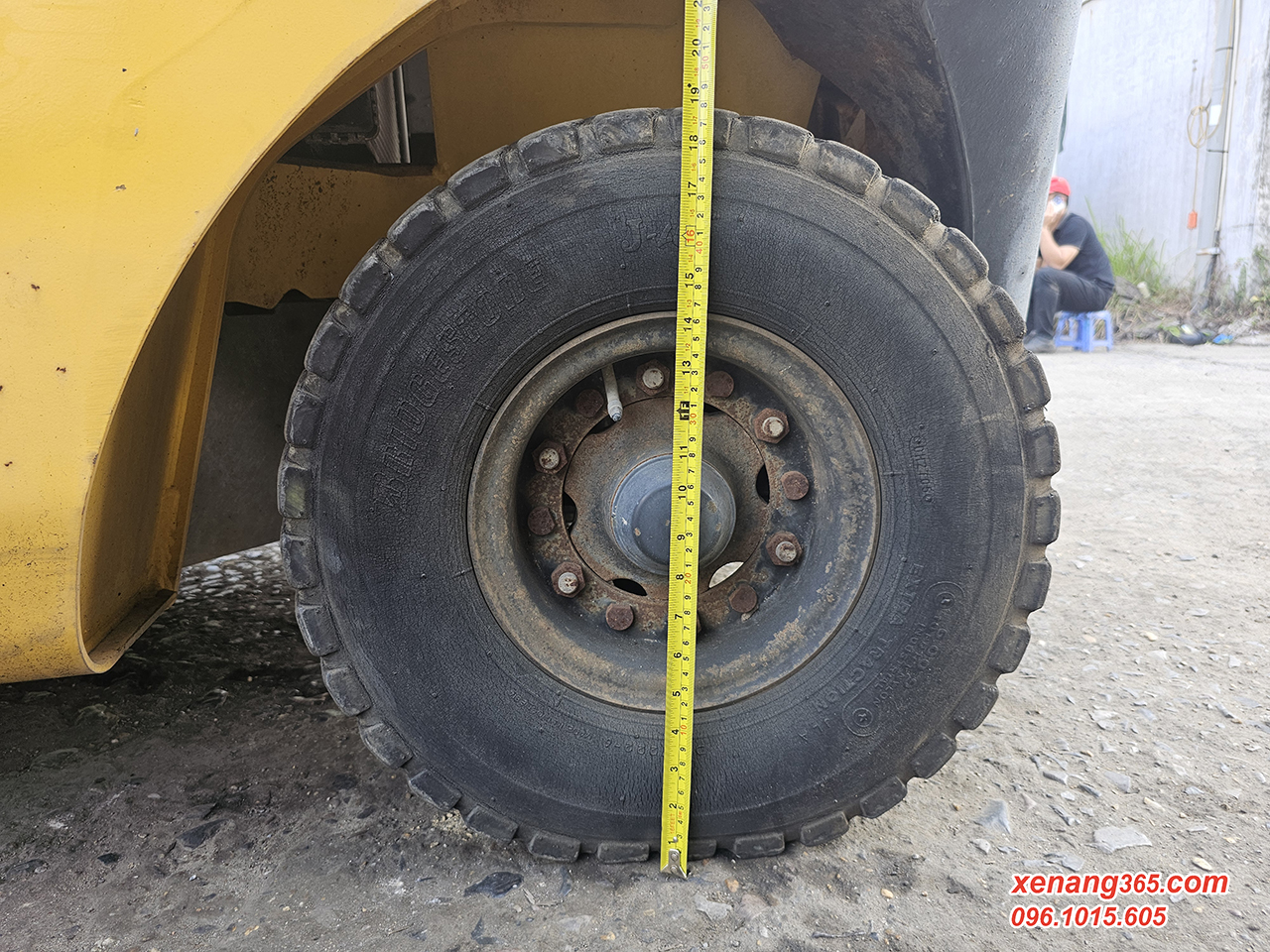 Bảng đo kích thước xe nâng dầu 2.5 tấn Komatsu FD25C-16, FD25T-16 gật gù, lốp kép Kích thước lốp sau xe nâng dầu 2.5 tấn Komatsu FD25C-16