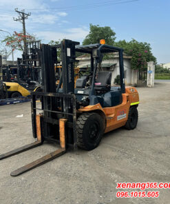 Xe nâng dầu 3.5 tấn Toyota-7FD35-15684 số sàn cơ bản đẹp |Diesel counterbalance Truck Mặt trước xe nâng dầu 3.5 tấn Toyota-7FD35-15684