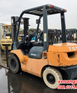 Xe nâng dầu 2 tấn Toyota 60-7FD20 25079 số sàn nhập khẩu nhật Bản chất lượng cao Mặt sau xe nâng dầu 2 tấn Toyota 7FD20-25079
