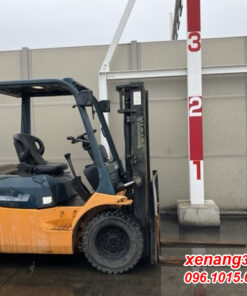 Xe nâng dầu 2 tấn Toyota 60-7FD20 25079 số sàn nhập khẩu nhật Bản chất lượng cao Mặt bên xe nâng dầu 2 tấn Toyota 7FD20-25079