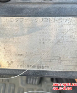 Xe nâng dầu 2 tấn Toyota 7FDK20-11057 số sàn đẹp góc quay gọn phù hợp dùng trong khu vực trật hẹp Tem xe nâng dầu 2 tấn Toyota 7FDK20-11057